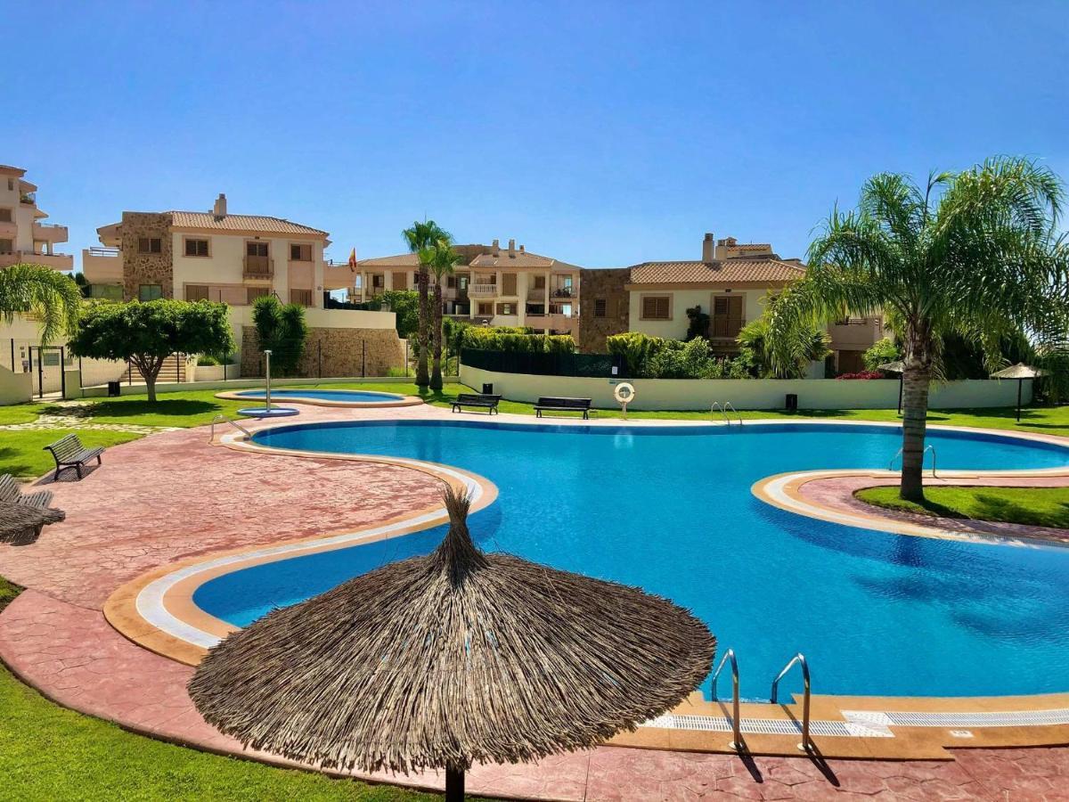 2 Bed Penthouse Apartment - Sea Views - Sleeps 4 Финестрат Экстерьер фото